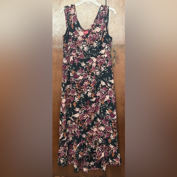 Elle Dresses & Skirts - Elle sleeveless V-neck floral print maxi dress long in back size 16